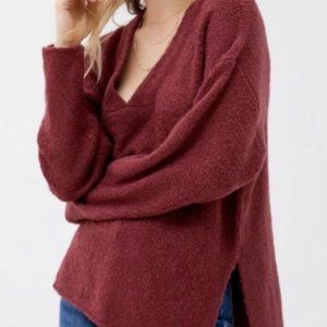 UO Urban Outfitters fuzzy knit oversized v-neck sweater M